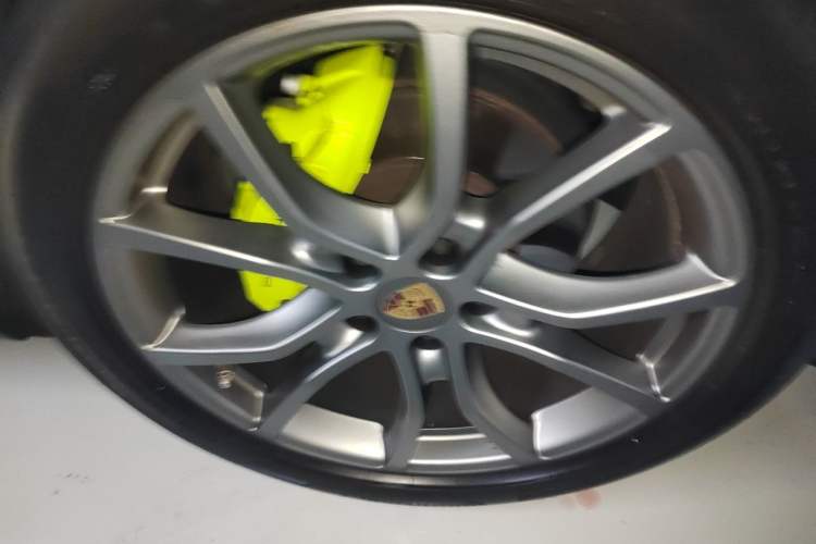 Used Porsche Cayenne E-Hybrid 2023 Cayenne E-Hybrid 2.0T Platinum Edition Right Front Wheel Hub