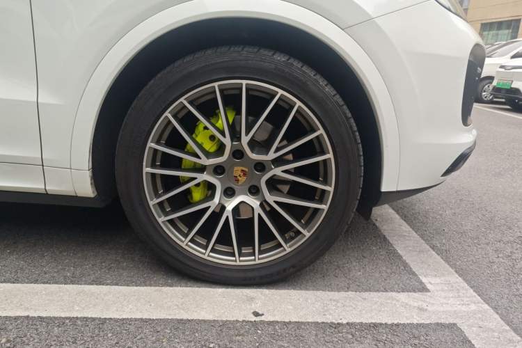 Used Porsche Cayenne E-Hybrid 2023 Cayenne E-Hybrid 2.0T Platinum Edition Right Front Wheel Hub