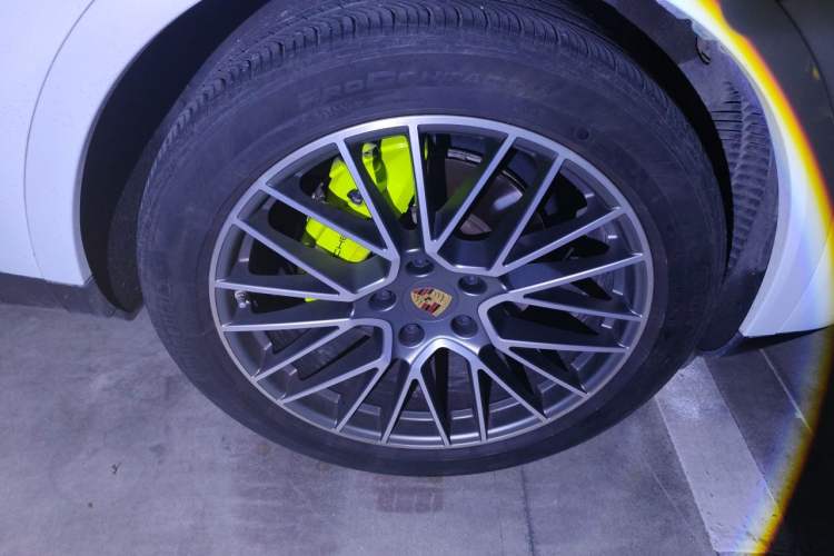 Used Porsche Cayenne E-Hybrid 2023 Cayenne E-Hybrid 2.0T Platinum Edition Right Front Wheel Hub