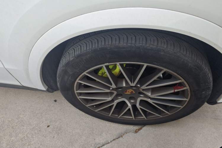 Used Porsche Cayenne E-Hybrid 2023 Cayenne E-Hybrid 2.0T Platinum Edition Right Front Wheel Hub