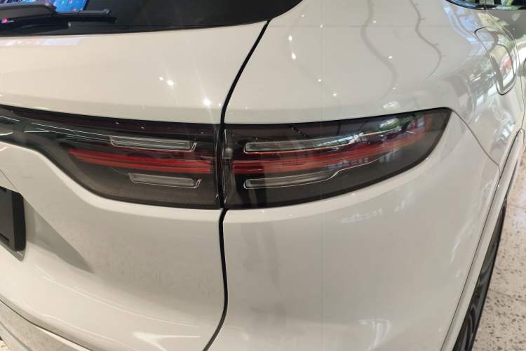 Used Porsche Cayenne E-Hybrid 2023 Cayenne E-Hybrid 2.0T Platinum Edition Right Rear Taillight