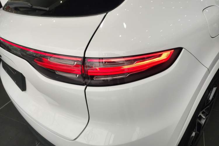 Used Porsche Cayenne E-Hybrid 2023 Cayenne E-Hybrid 2.0T Platinum Edition Right Rear Taillight
