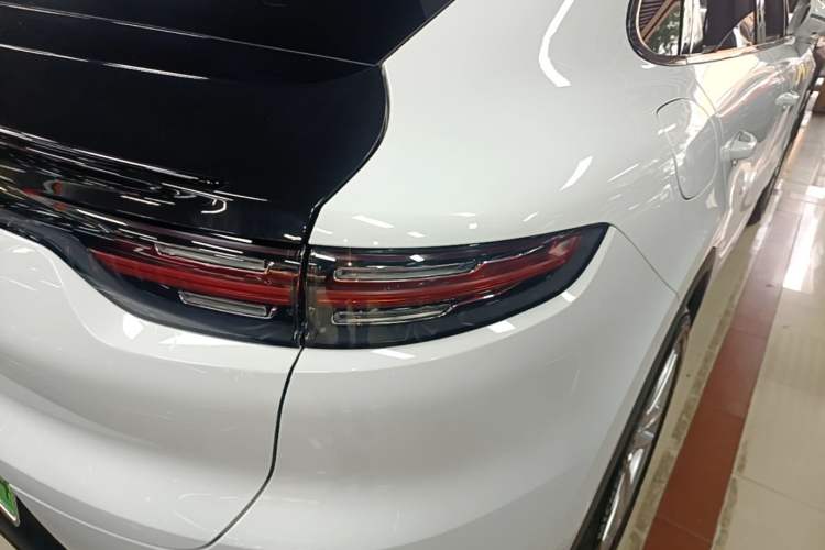 Used Porsche Cayenne E-Hybrid 2023 Cayenne Coupé E-Hybrid 2.0T Right Rear Taillight