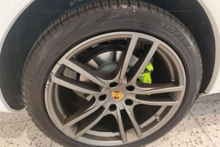 Used Porsche Cayenne E-Hybrid 2023 Cayenne E-Hybrid 2.0T Platinum Edition Right Rear Wheel Hub