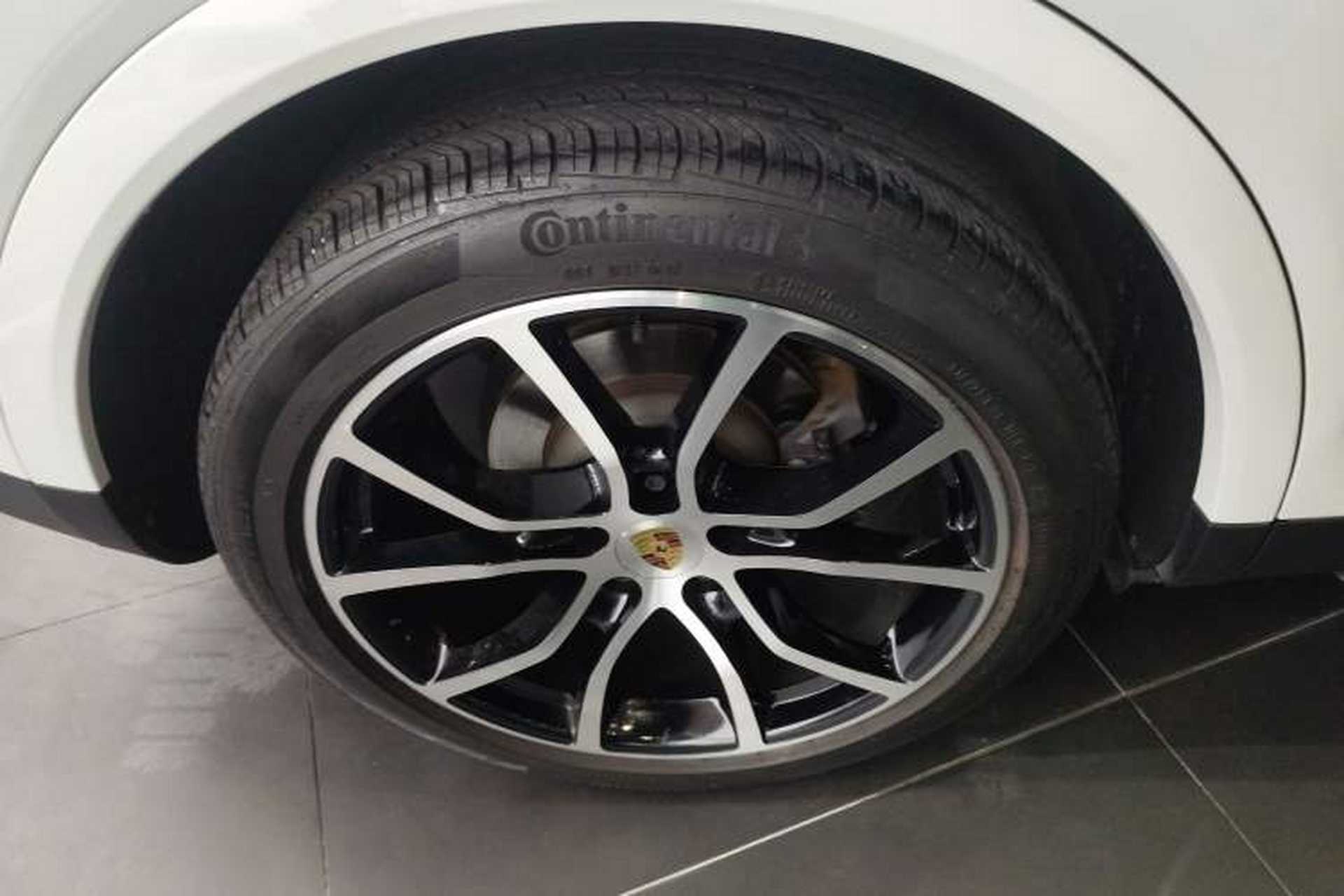 Used Porsche Cayenne E-Hybrid 2023 Cayenne E-Hybrid 2.0T Platinum Edition Right Rear Wheel Hub
