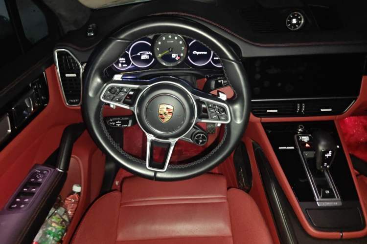 Used Porsche Cayenne E-Hybrid 2023 Cayenne E-Hybrid 2.0T Platinum Edition Steering Wheel