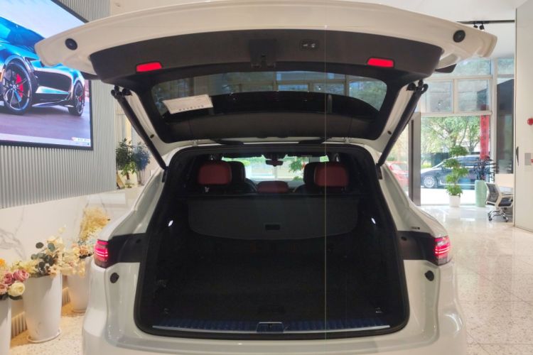 Used Porsche Cayenne E-Hybrid 2023 Cayenne E-Hybrid 2.0T Platinum Edition Trunk
