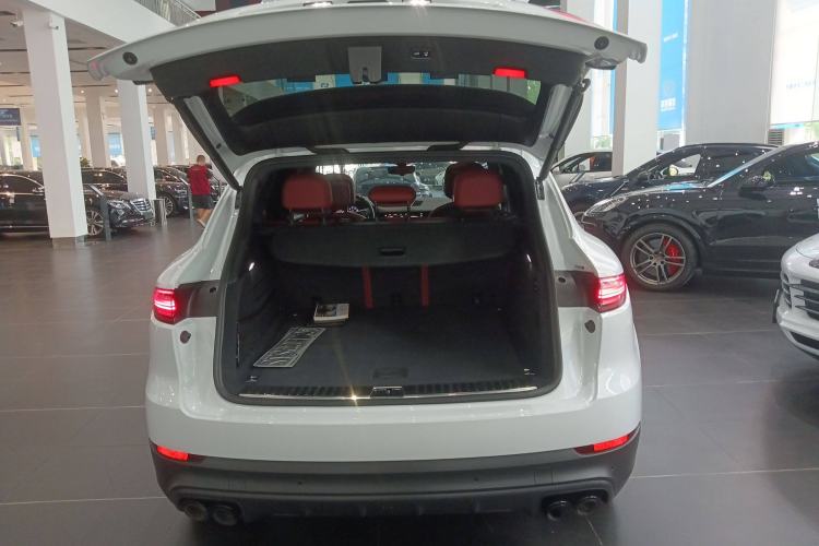 Used Porsche Cayenne E-Hybrid 2023 Cayenne E-Hybrid 2.0T Platinum Edition Trunk