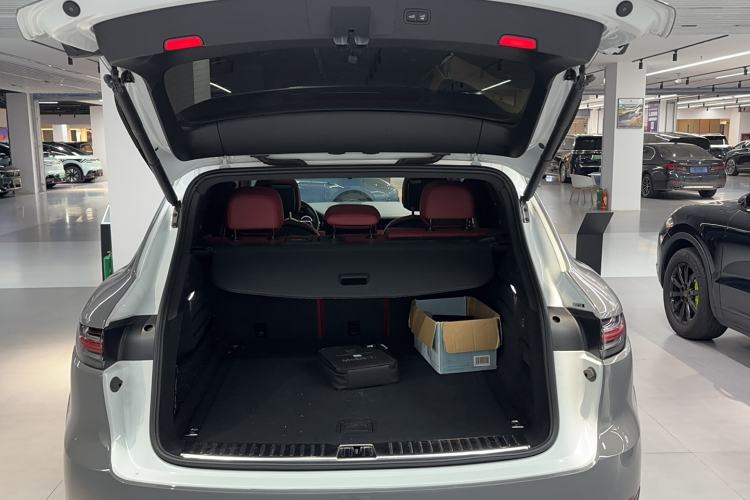Used Porsche Cayenne E-Hybrid 2023 Cayenne E-Hybrid 2.0T Trunk