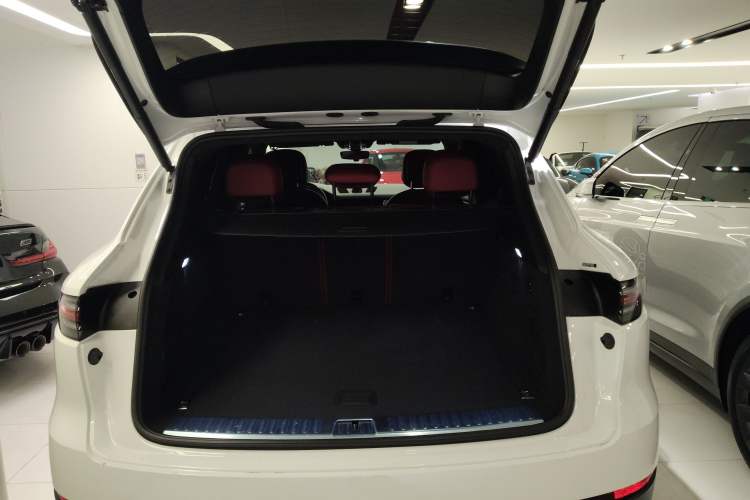 Used Porsche Cayenne E-Hybrid 2023 Cayenne E-Hybrid 2.0T Platinum Edition Trunk