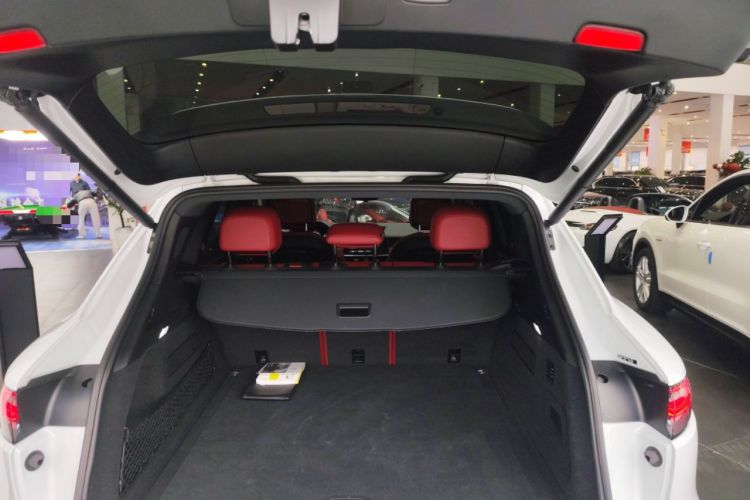 Used Porsche Cayenne E-Hybrid 2023 Cayenne E-Hybrid 2.0T Platinum Edition Trunk