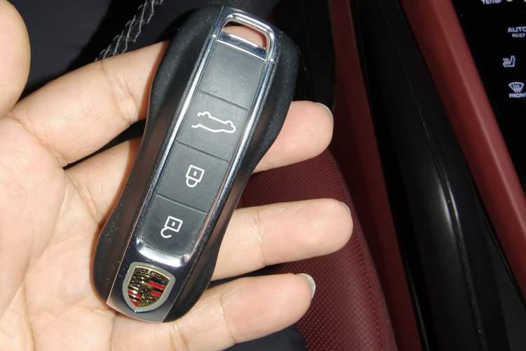 Used Porsche Cayenne E-Hybrid 2023 Cayenne E-Hybrid 2.0T Platinum Edition Vehicle Key