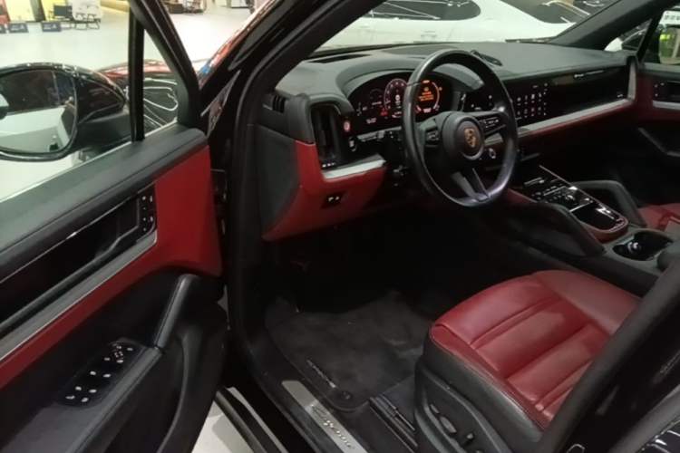 Used Porsche Cayenne E-Hybrid 2024 Cayenne E-Hybrid 2.0T Driver Seat