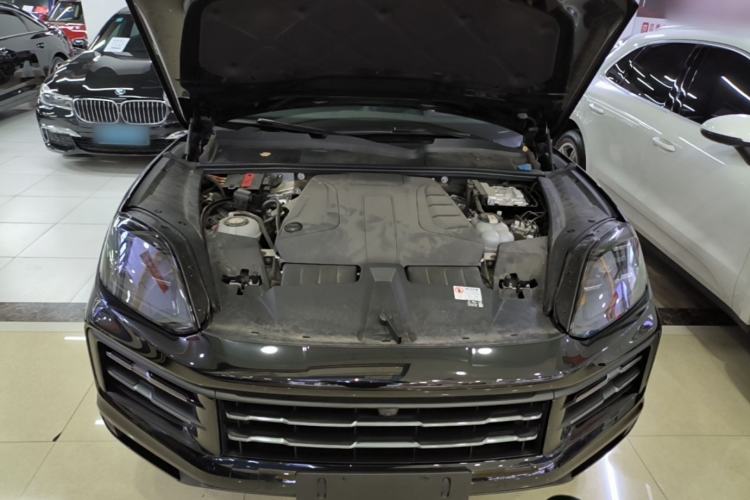 Used Porsche Cayenne E-Hybrid 2024 Cayenne E-Hybrid 2.0T Engine Bay