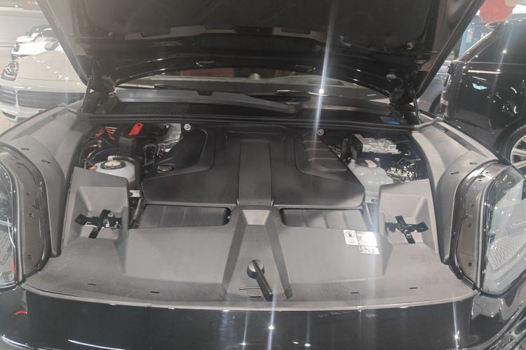 Used Porsche Cayenne E-Hybrid 2024 Cayenne E-Hybrid 2.0T Engine Bay