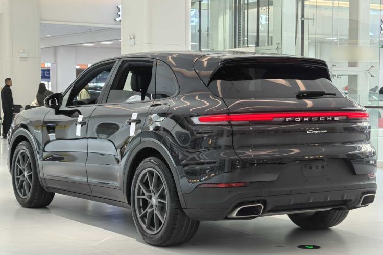Used Porsche Cayenne E-Hybrid 2024 Cayenne E-Hybrid 2.0T Exterior 3