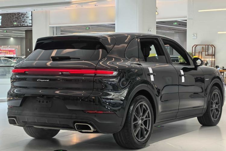 Used Porsche Cayenne E-Hybrid 2024 Cayenne E-Hybrid 2.0T Exterior 4
