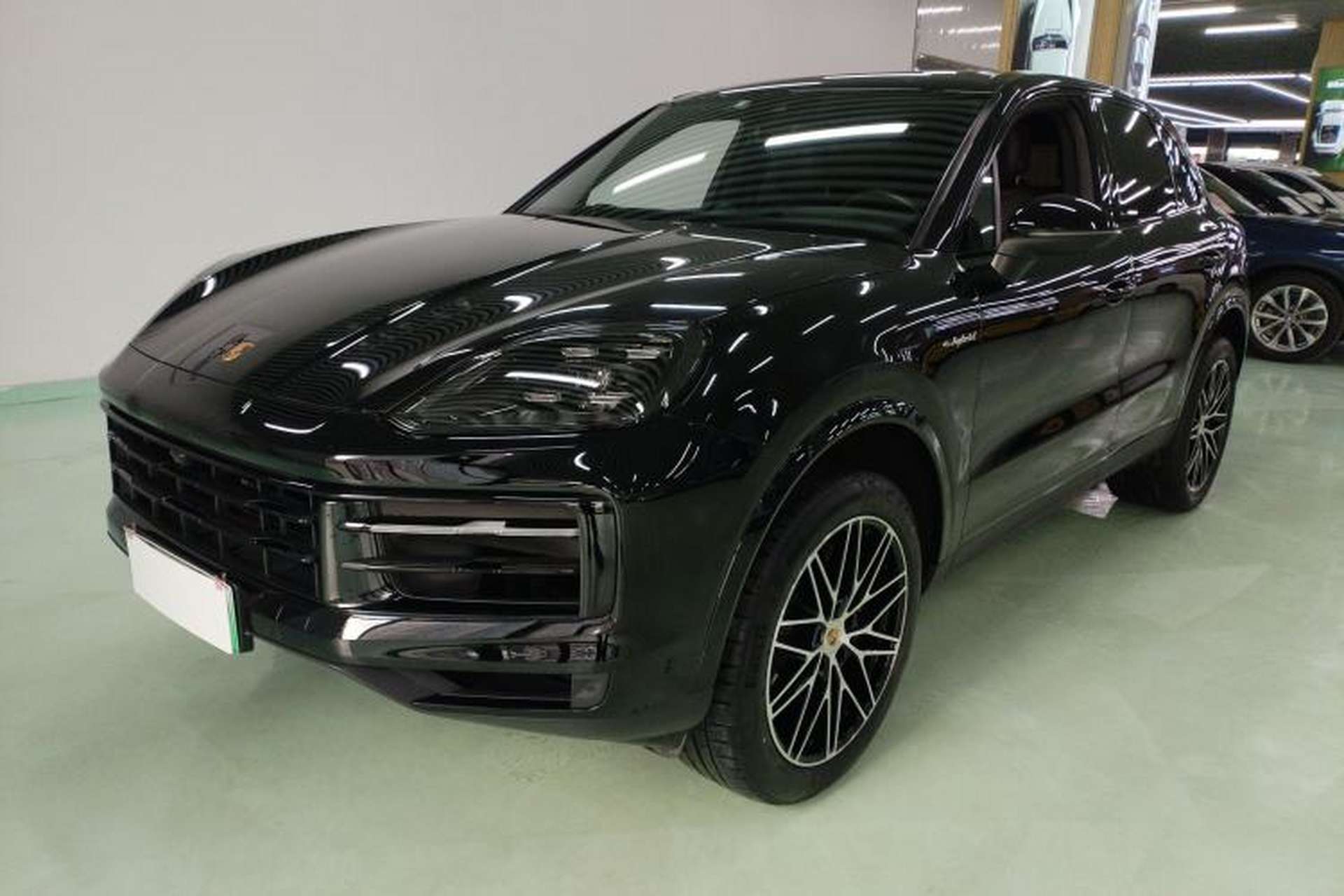 Used Porsche Cayenne E-Hybrid 2024 Cayenne E-Hybrid 2.0T Front Left 45 Deg