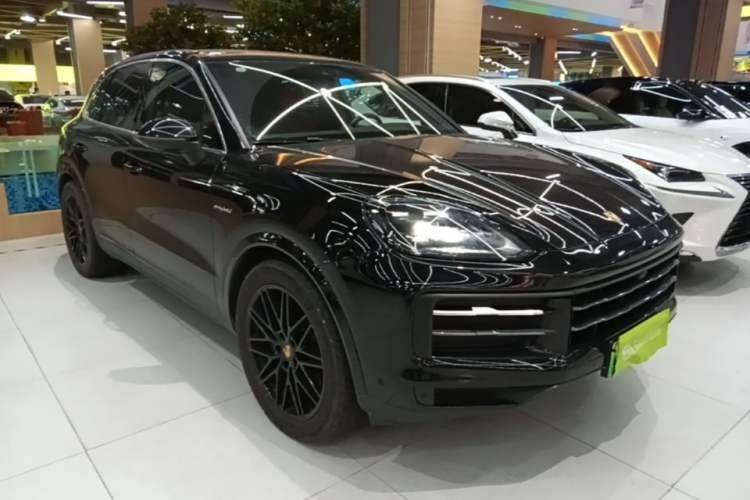 Used Porsche Cayenne E-Hybrid 2024 Cayenne E-Hybrid 2.0T Front Right 45 Deg
