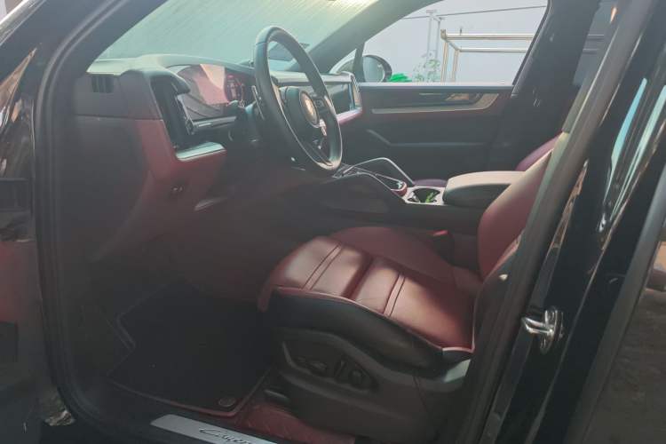 Used Porsche Cayenne E-Hybrid 2024 Cayenne E-Hybrid 2.0T Interior 1