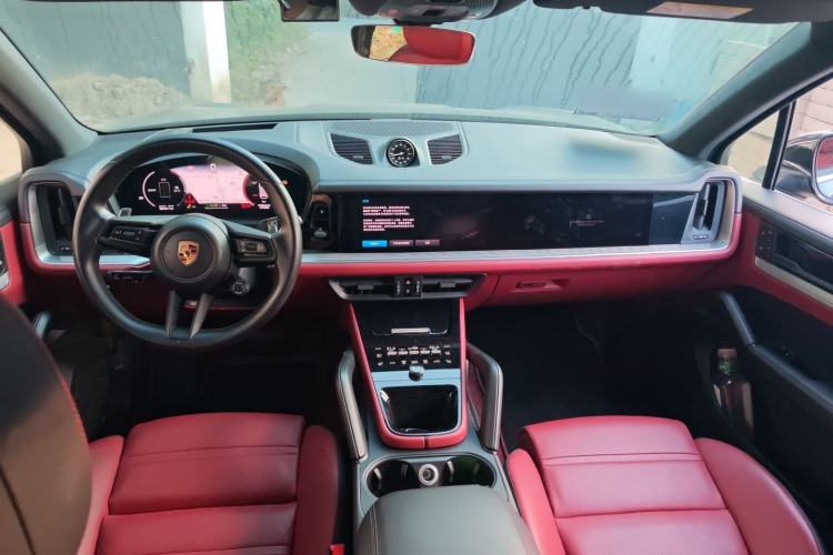 Used Porsche Cayenne E-Hybrid 2024 Cayenne E-Hybrid 2.0T Interior 3