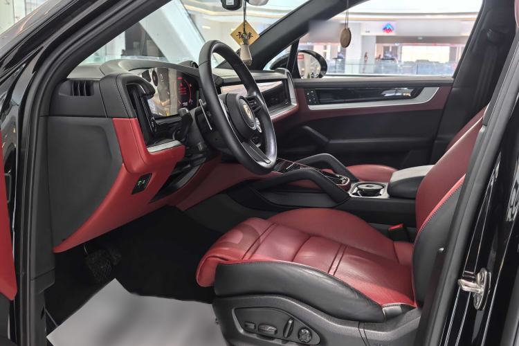 Used Porsche Cayenne E-Hybrid 2024 Cayenne E-Hybrid 2.0T Interior 8