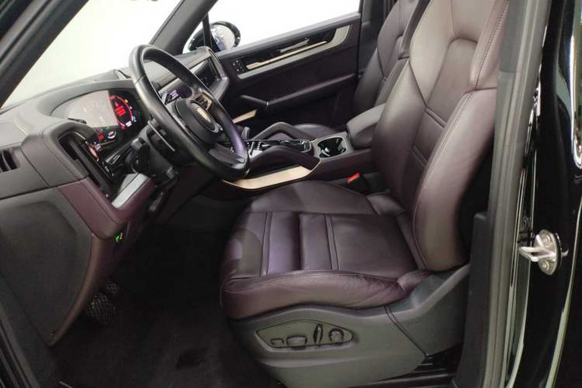 Used Porsche Cayenne E-Hybrid 2024 Cayenne E-Hybrid 2.0T Left Front Seat