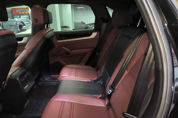 Used Porsche Cayenne E-Hybrid 2024 Cayenne E-Hybrid 2.0T Left Rear Seat