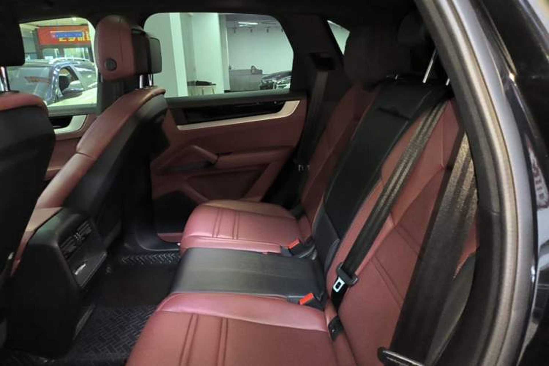 Used Porsche Cayenne E-Hybrid 2024 Cayenne E-Hybrid 2.0T Left Rear Seat