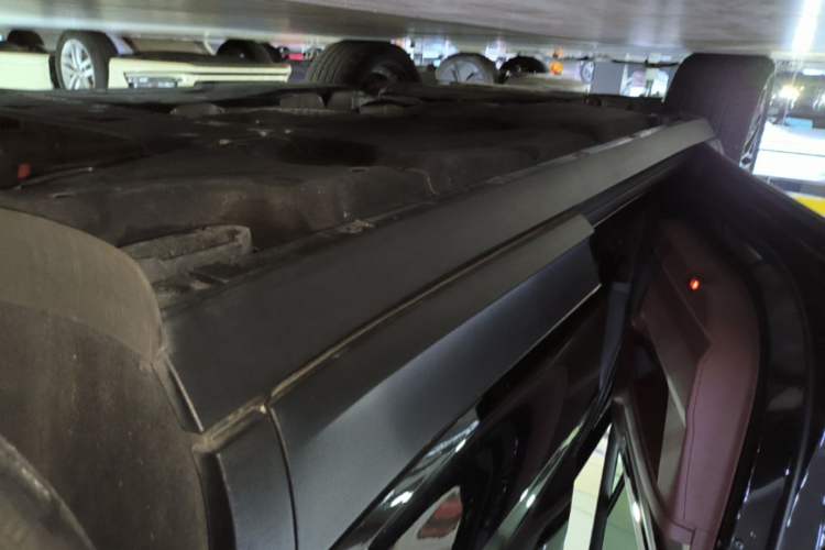 Used Porsche Cayenne E-Hybrid 2024 Cayenne E-Hybrid 2.0T Left Side Sill