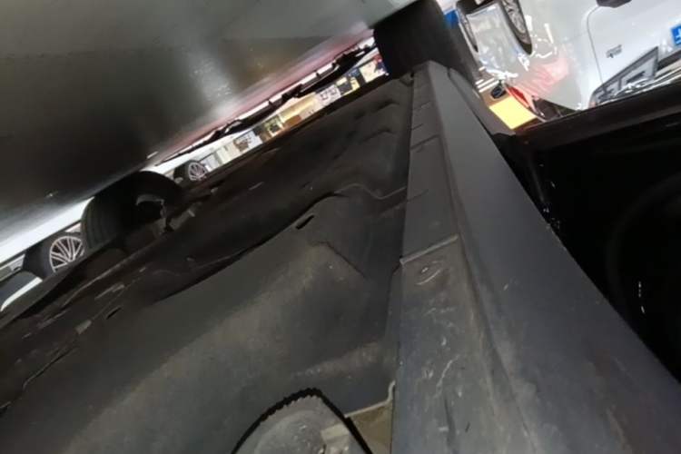 Used Porsche Cayenne E-Hybrid 2024 Cayenne E-Hybrid 2.0T Left Side Sill