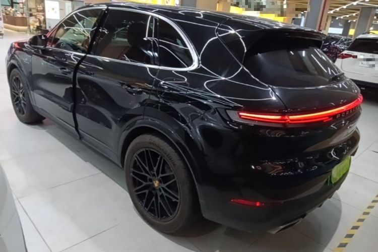 Used Porsche Cayenne E-Hybrid 2024 Cayenne E-Hybrid 2.0T Rear Left 45 Deg
