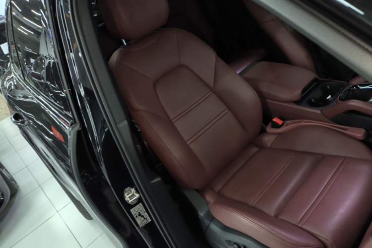 Used Porsche Cayenne E-Hybrid 2024 Cayenne E-Hybrid 2.0T Right Front Seat