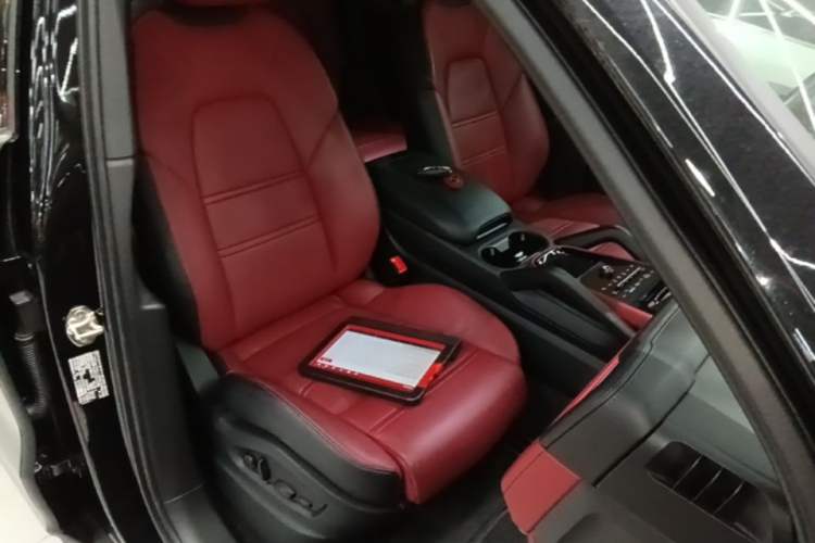 Used Porsche Cayenne E-Hybrid 2024 Cayenne E-Hybrid 2.0T Right Front Seat