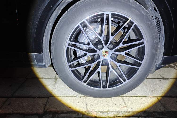 Used Porsche Cayenne E-Hybrid 2024 Cayenne E-Hybrid 2.0T Right Front Wheel Hub
