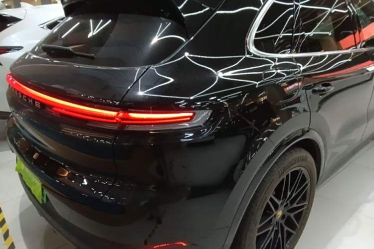 Used Porsche Cayenne E-Hybrid 2024 Cayenne E-Hybrid 2.0T Right Rear Taillight