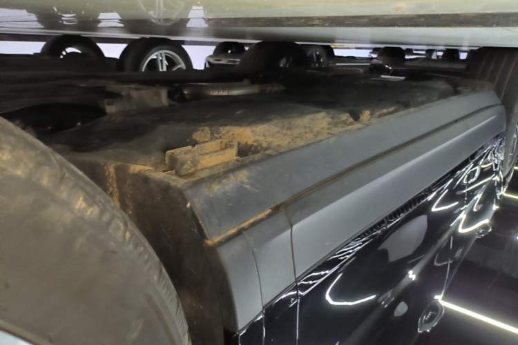 Used Porsche Cayenne E-Hybrid 2024 Cayenne E-Hybrid 2.0T Right Side Sill