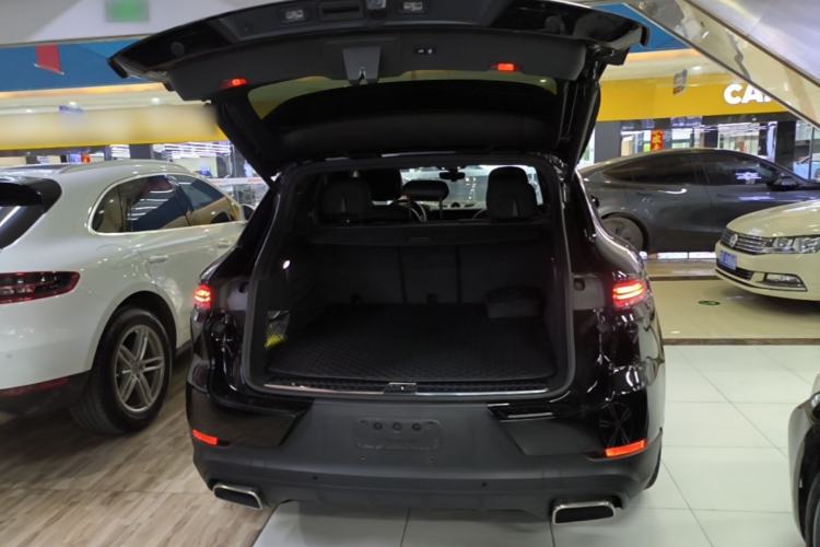 Used Porsche Cayenne E-Hybrid 2024 Cayenne E-Hybrid 2.0T Trunk