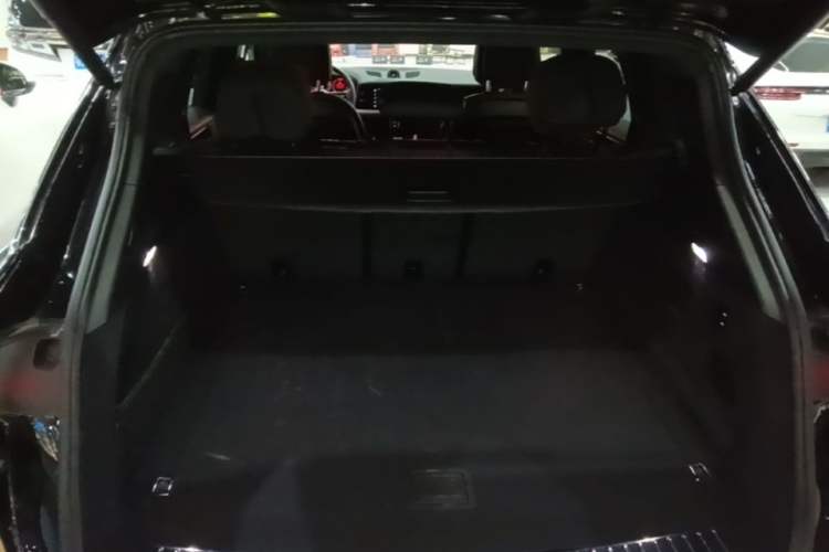 Used Porsche Cayenne E-Hybrid 2024 Cayenne E-Hybrid 2.0T Trunk