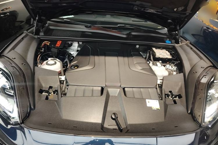 Used Porsche Cayenne E-Hybrid 2024 Cayenne E-Hybrid 2.0T Engine Bay