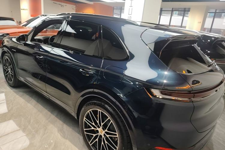 Used Porsche Cayenne E-Hybrid 2024 Cayenne E-Hybrid 2.0T Rear Left 45 Deg
