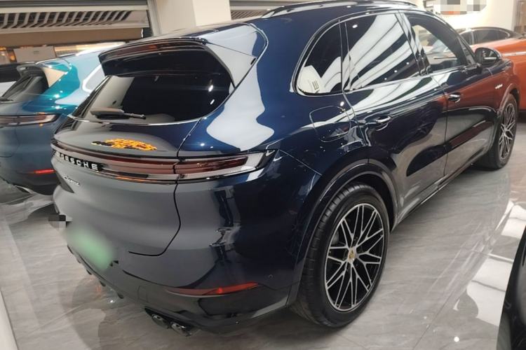 Used Porsche Cayenne E-Hybrid 2024 Cayenne E-Hybrid 2.0T Rear Right 45 Deg