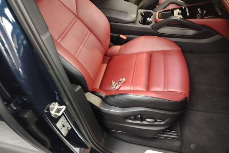 Used Porsche Cayenne E-Hybrid 2024 Cayenne E-Hybrid 2.0T Right Front Seat