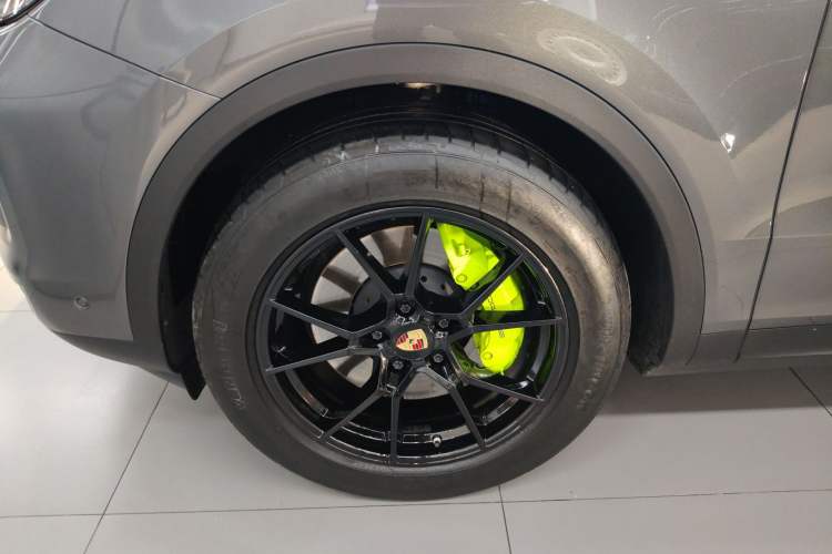 Used Porsche Cayenne E-Hybrid 2024 Cayenne E-Hybrid 2.0T Exterior 3