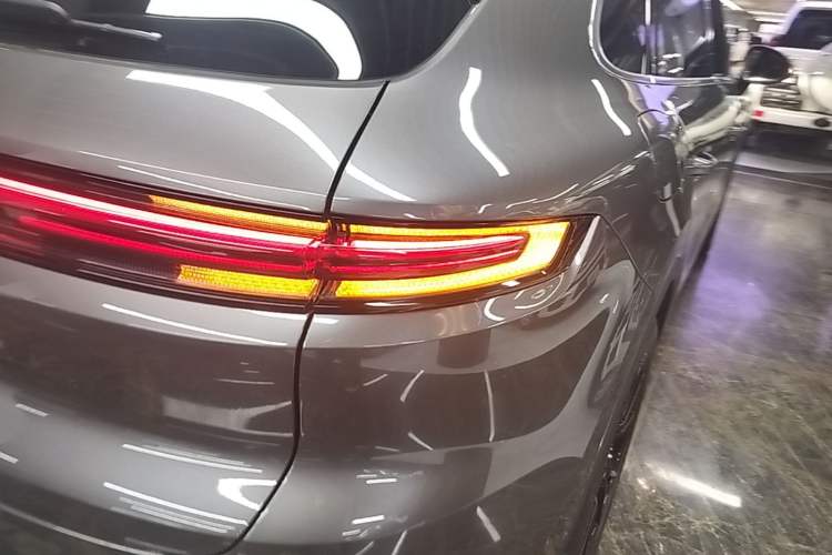 Used Porsche Cayenne E-Hybrid 2024 Cayenne E-Hybrid 2.0T Exterior 3