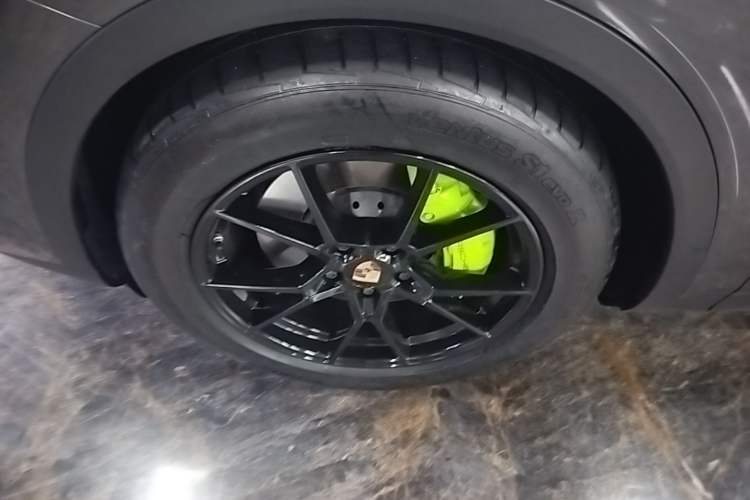 Used Porsche Cayenne E-Hybrid 2024 Cayenne E-Hybrid 2.0T Exterior 4