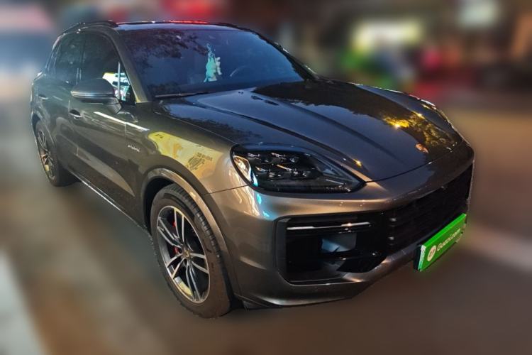 Used Porsche Cayenne E-Hybrid 2024 Cayenne Turbo E-Hybrid 4.0T Front Right 45 Deg