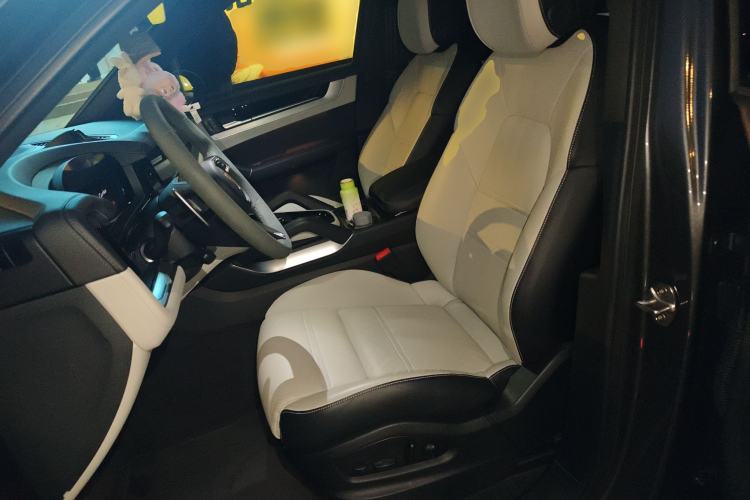Used Porsche Cayenne E-Hybrid 2024 Cayenne Turbo E-Hybrid 4.0T Left Front Seat