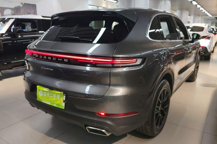 Used Porsche Cayenne E-Hybrid 2024 Cayenne E-Hybrid 2.0T Rear Right 45 Deg