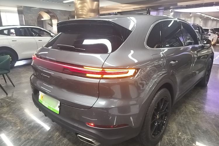 Used Porsche Cayenne E-Hybrid 2024 Cayenne E-Hybrid 2.0T Rear Right 45 Deg